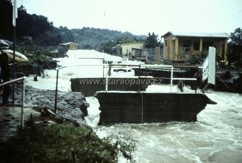 1977 (3).JPG - Povodně 1977 - zahradkářská osada v Městských sadech